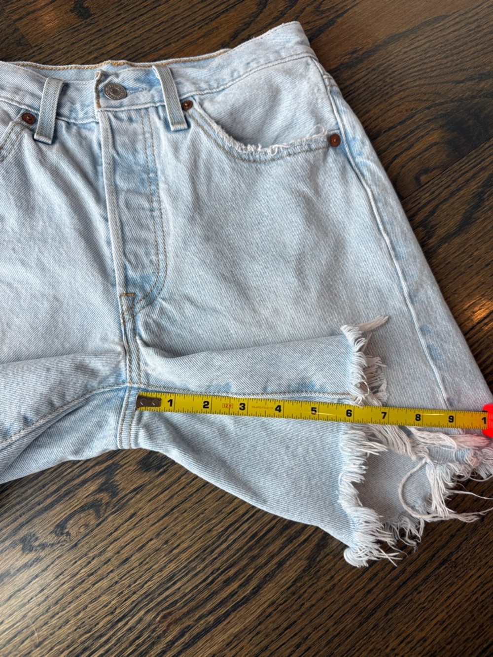 Levi's 501 Light Wash Distressed Jean shorts 6” inseam size 24 like new - Picture 4 of 10